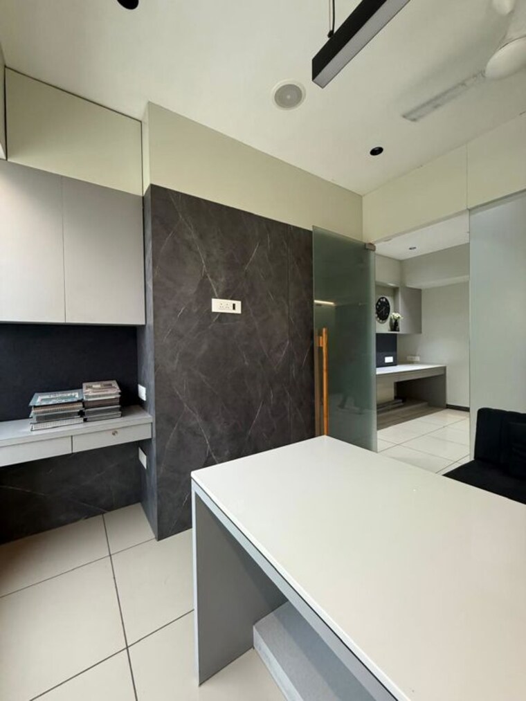 Team Area, bodakdev Commercial Office Space 605 Sq.Ft. In Bodakdev Ahmedabad 9978177