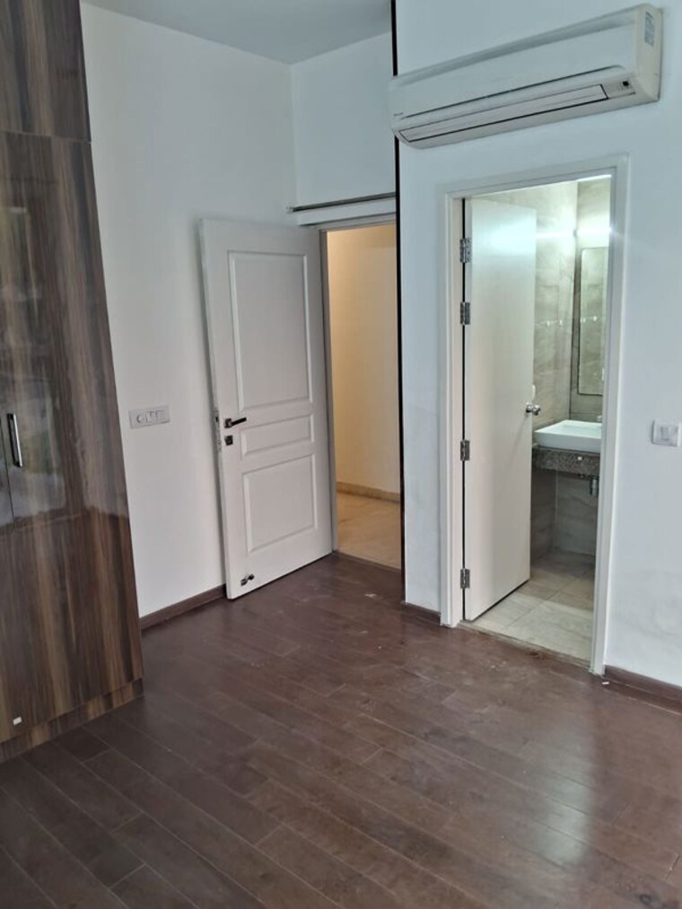 Room, bptp-park-prime 4 Bedroom 2062 Sq.Ft. Apartment In Sector 66 Gurgaon 9978299