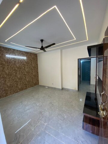 Room in 2 BHK Apartment at Saket – for Sale