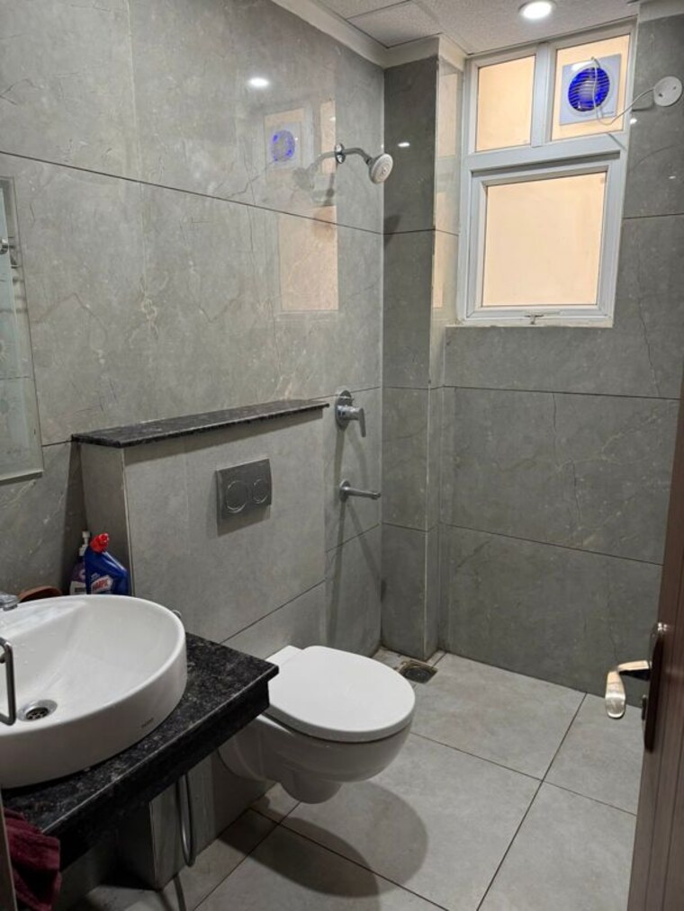 Bathroom, allwin-el-comercia 3 Bedroom 1780 Sq.Ft. Apartment In Nagla Road Zirakpur 9978287