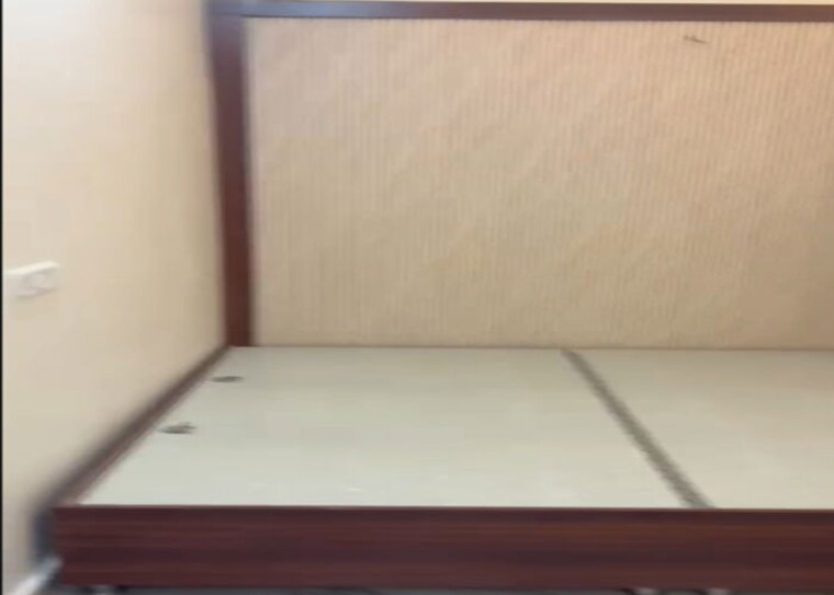 Room, indira park 3 Bedroom 720 Sq.Ft. Apartment In Indira Park Delhi 9978313