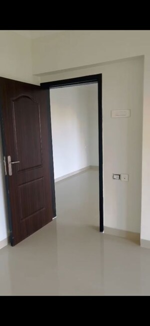 Room in 2 BHK Apartment at Raheja Interface Heights, Malad West – for Rent