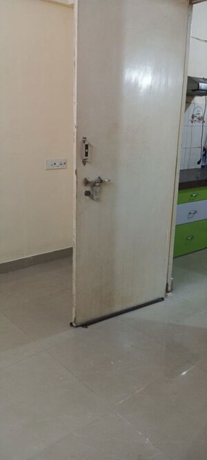 Room in 1 BHK Apartment at Gandharv Darshan, Lower Parel – for Rent