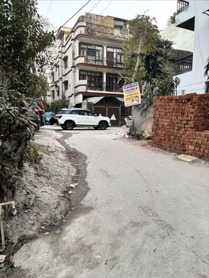 3 BHK Builder Floor – Nearby View at Garhi - for Sale