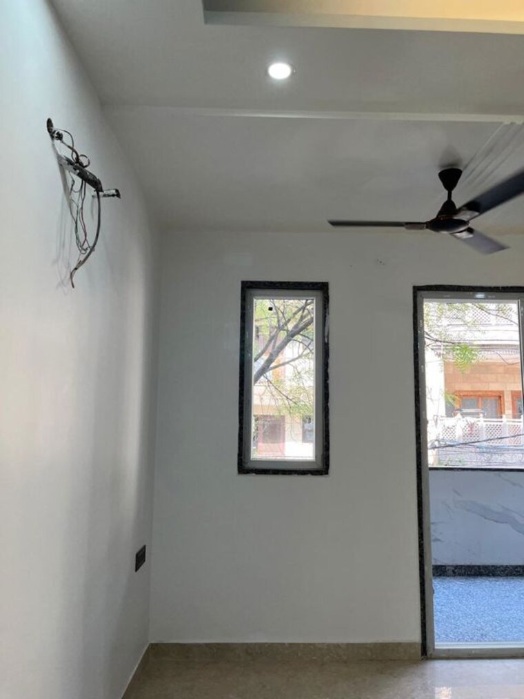 undefined, kirti nagar 3 Bedroom 1352 Sq.Ft. Builder Floor In Kirti Nagar Delhi 9978561