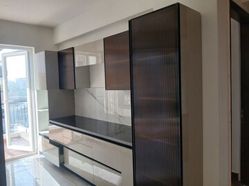 Room in 4 BHK Builder Floor at Sector 9 – for Rent