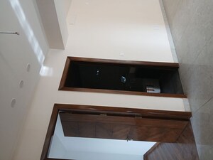 Room in 4 BHK Builder Floor at Sector 9 – for Rent