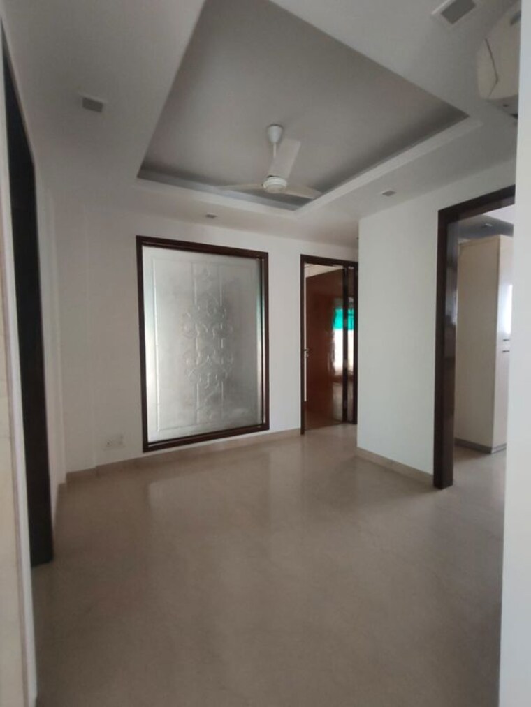 Room, defence colony 4 Bedroom 325 Sq.Yd. Builder Floor In Defence Colony Delhi 9978812