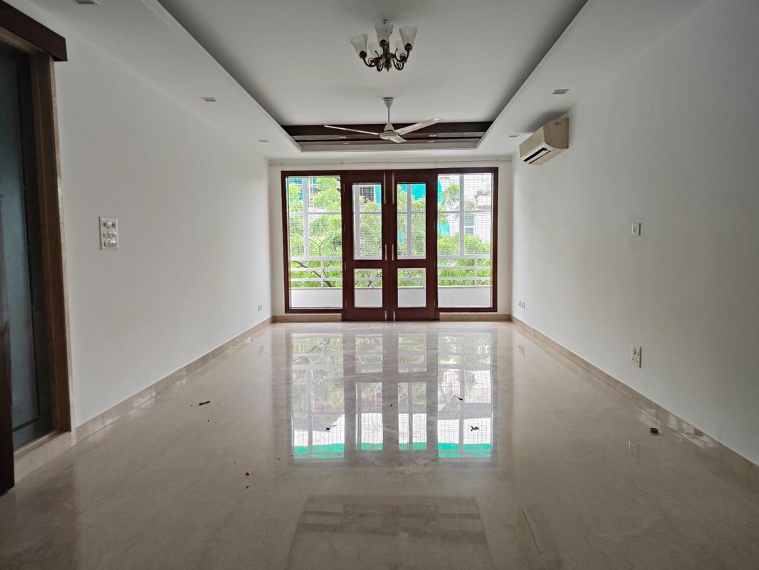 4 BHK + Servant Room Builder Floor For Rent in Defence Colony