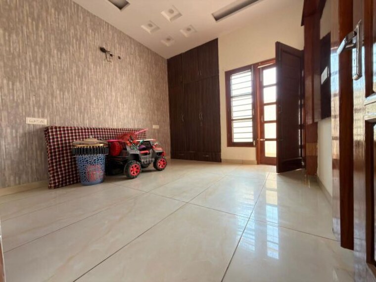  Parking, sunny enclave 4 Bedroom 133 Sq.Yd. Independent House In Sunny Enclave Mohali 9978822
