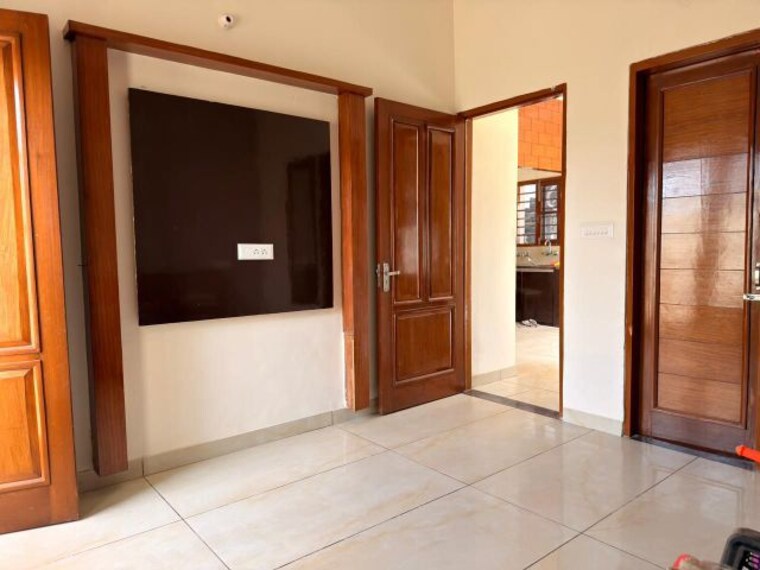 Room, sunny enclave 4 Bedroom 133 Sq.Yd. Independent House In Sunny Enclave Mohali 9978822