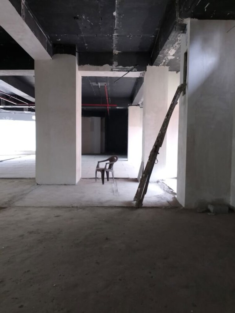 Common Area, crystal-point-mall Commercial Office Space 4500 Sq.Ft. In Andheri West Mumbai 9978834