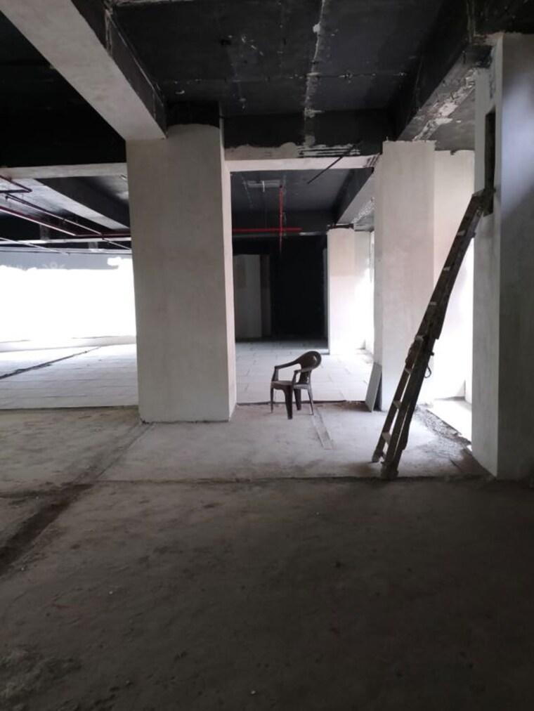 Common Area, crystal-point-mall Commercial Office Space 4500 Sq.Ft. In Andheri West Mumbai 9978834