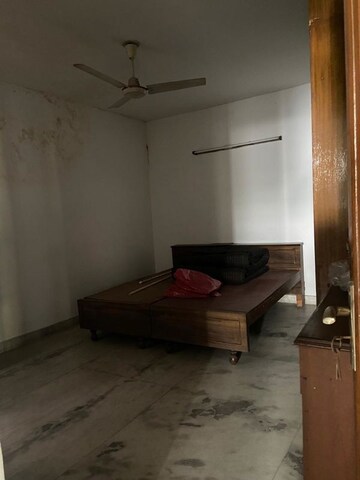 Living Room in 2 BHK Apartment at Kailash Colony – for Rent