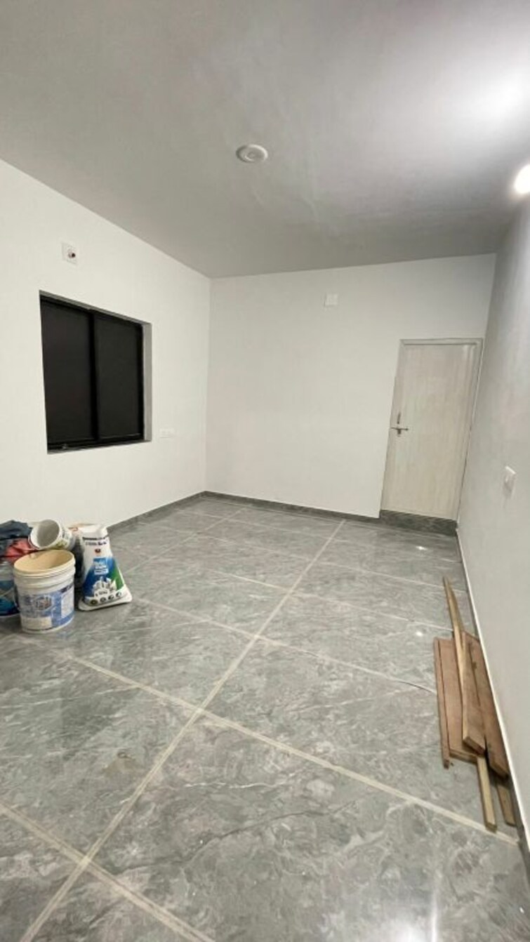 Room, satellite 1 RK 700 Sq.Ft. Apartment In Satellite Ahmedabad 9978843