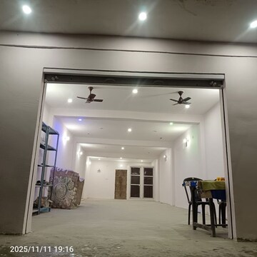  Showroom For Rent in Yusufpur