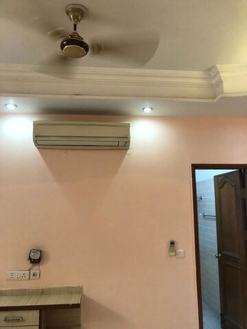 Furnished Amenities in 5 BHK Builder Floor at Sector 61 – for Rent