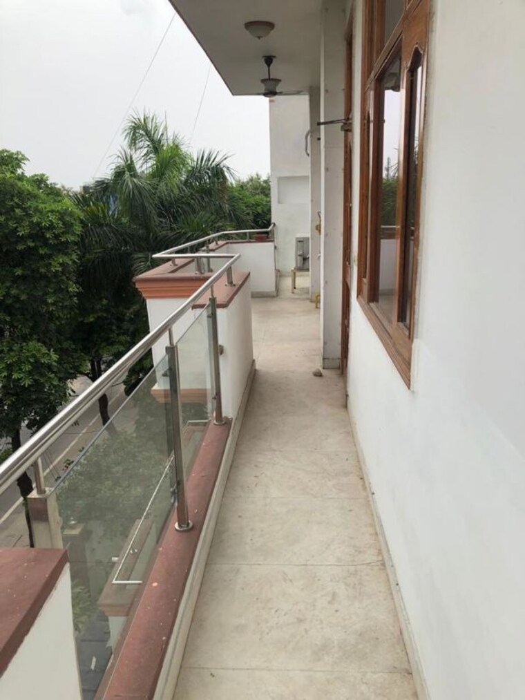 Balcony, sector 61 5 Bedroom 4000 Sq.Ft. Builder Floor In Sector 61 Noida 9978853
