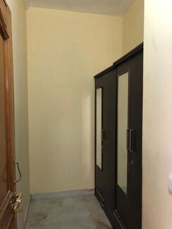 5 BHK + Servant Room Builder Floor For Rent in Sector 61