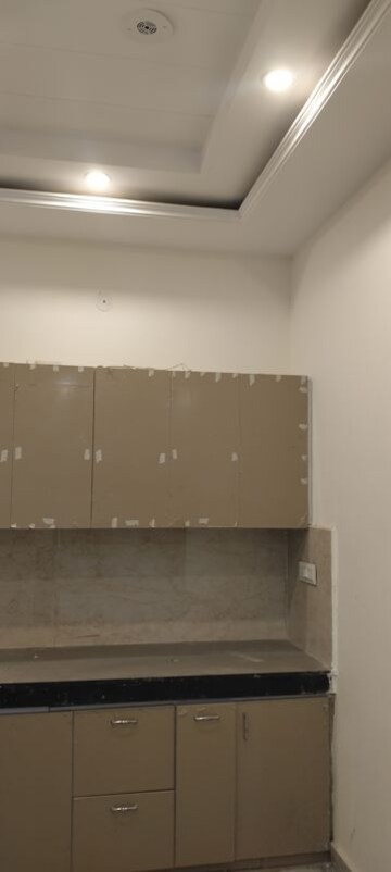 Furnished Amenities in 2 BHK Builder Floor at Sainik Plaza, Sector 49 – for Sale