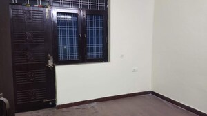Room in 3 BHK Builder Floor at Niranjanpur – for Rent
