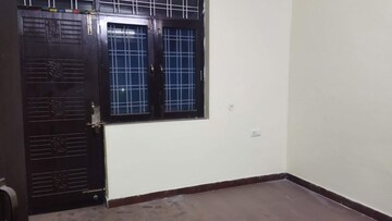 Room in 3 BHK Builder Floor at Niranjanpur – for Rent