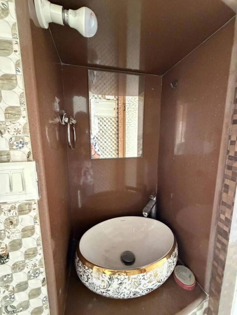 Bathroom, andheri west 2 Bedroom 735 Sq.Ft. Apartment In Andheri West Mumbai 9978889