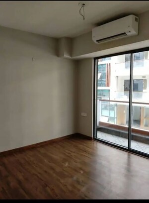 Room in 3 BHK Builder Floor at Signature Global City 63A, Sector 63a – for Rent