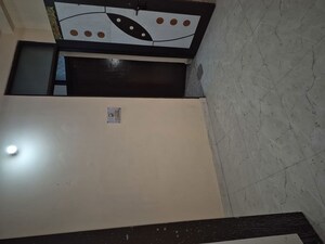 Furnished Amenities in 2.5 BHK Builder Floor at Mayur Vihar – for Sale