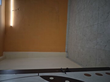 Furnished Amenities in 2.5 BHK Builder Floor at Mayur Vihar – for Sale