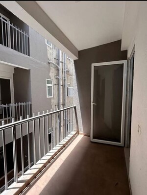 Balcony in 3 BHK Builder Floor at Smart World Orchard, Sector 61 – for Rent