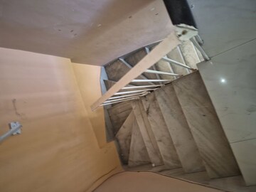 Staircase in 3.5 BHK Apartment at Mayur Vihar – for Rent