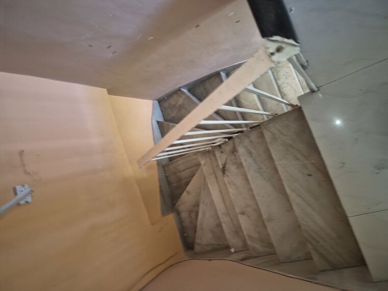 undefined, mayur vihar 3.5 Bedroom 1380 Sq.Ft. Apartment In Mayur Vihar Delhi 9978979