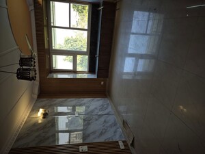 Room in 3.5 BHK Apartment at Mayur Vihar – for Rent