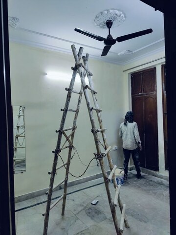 Staircase in 2 BHK Builder Floor at RWA Apartments Sector 52, Sector 52 – for Rent