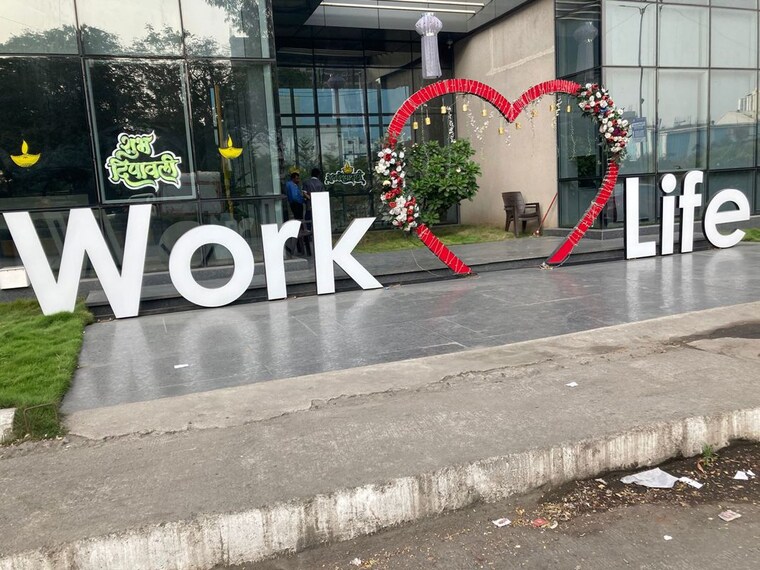  Parking, emperia-c2 Commercial Office Space 810 Sq.Ft. In Turbhe Navi Mumbai 9979007