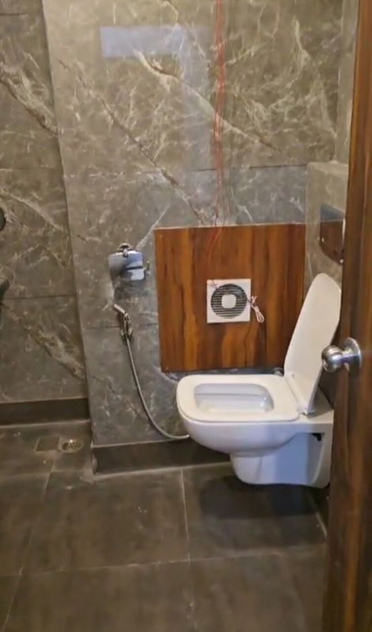 Bathroom, west patel nagar Pg For Girls In West Patel Nagar 9979015