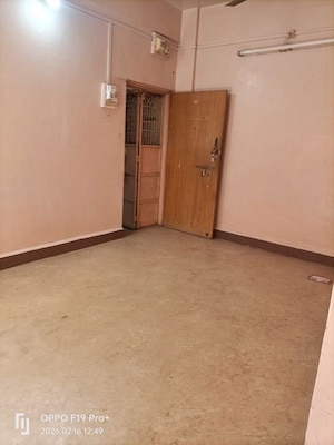 Room in 1 BHK Apartment at Karve Nagar – for Rent