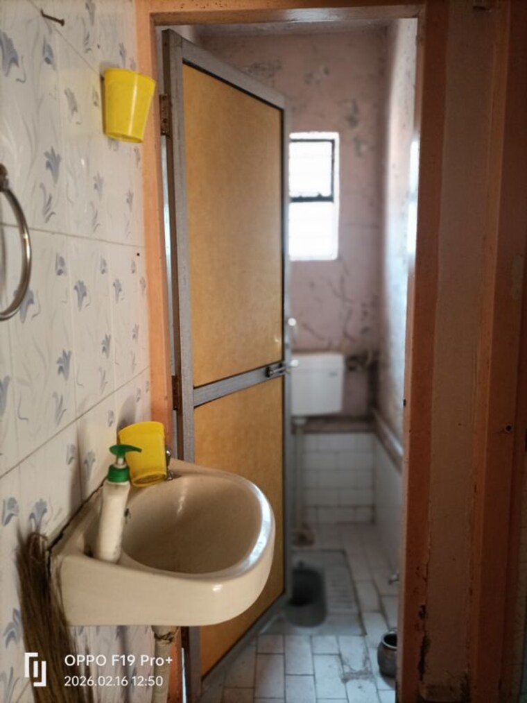 Bathroom, karve nagar 1 Bedroom 500 Sq.Ft. Apartment In Karve Nagar Pune 9979031