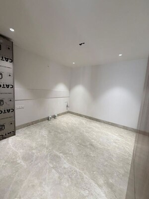 Room in 3.5 BHK Apartment at DDA EWS Houses, Manglapuri – for Sale