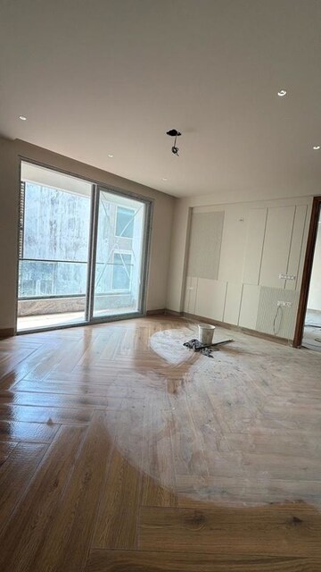 Room in 3.5 BHK Apartment at DDA EWS Houses, Manglapuri – for Sale