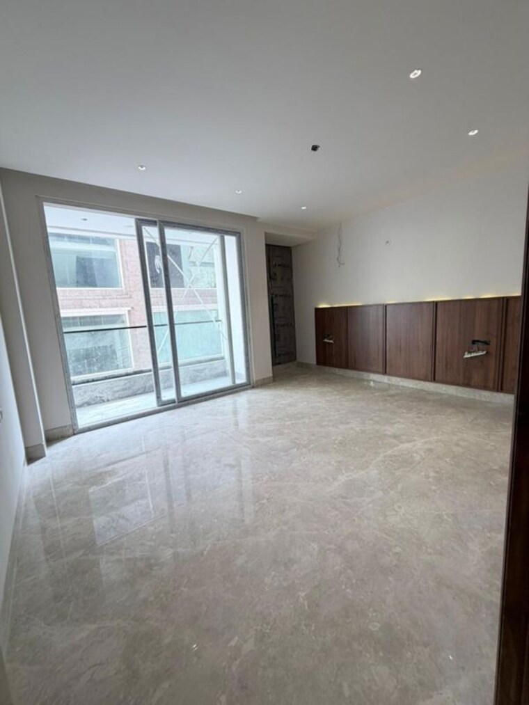 Room, dda-ews-houses 3.5 Bedroom 2250 Sq.Ft. Apartment In Manglapuri Delhi 9979044