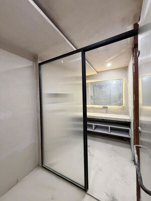 Room in 3.5 BHK Apartment at DDA EWS Houses, Manglapuri – for Sale