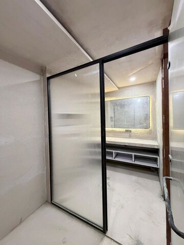 Room in 3.5 BHK Apartment at DDA EWS Houses, Manglapuri – for Sale