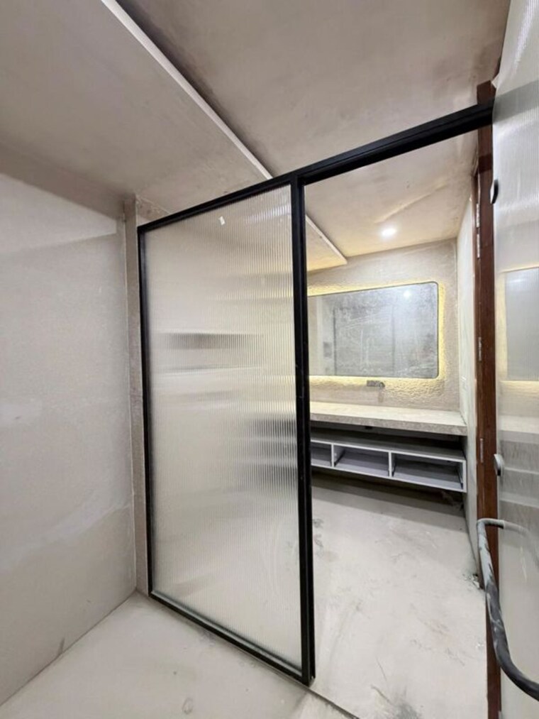 Room, dda-ews-houses 3.5 Bedroom 2250 Sq.Ft. Apartment In Manglapuri Delhi 9979044