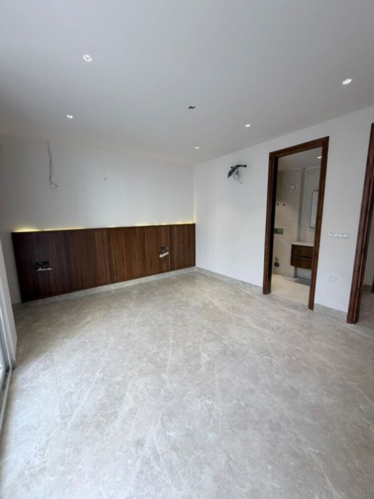 Room, dda-ews-houses 3.5 Bedroom 2250 Sq.Ft. Apartment In Manglapuri Delhi 9979044