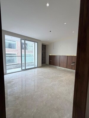 Room in 3.5 BHK Apartment at DDA EWS Houses, Manglapuri – for Sale