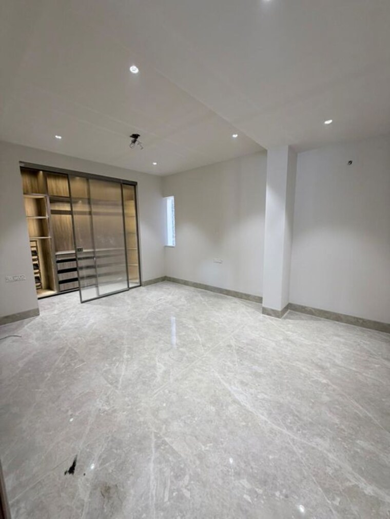Room, dda-ews-houses 3.5 Bedroom 2250 Sq.Ft. Apartment In Manglapuri Delhi 9979044