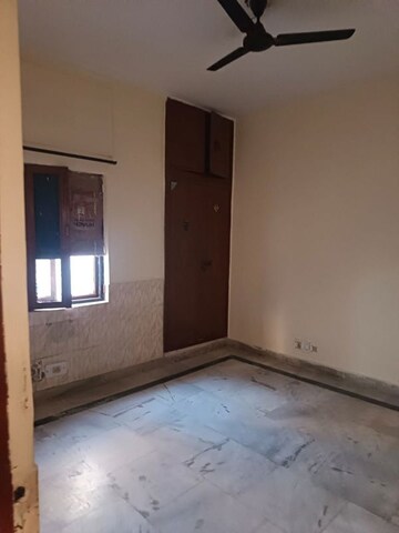 Room in 2 BHK Independent House at RWA Apartments Sector 41, Sector 41 – for Rent