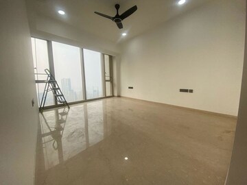 Room in 3 BHK Apartment at Lodha The Park, Worli – for Rent